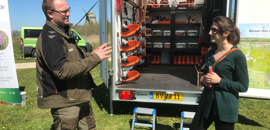 Naturplejetrailer udlånes gratis. Motorsav og buskrydder med tilhørende sikkerhedsudstyr, leer, ørnenæb, river m.m.